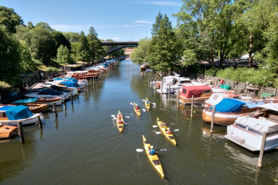 Stockholm: Guided Kayak City Tour & Optional Midsummer Meal - What You’ll See: Islands, Bridges, and Stockholm City Hall From Below