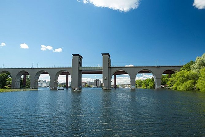 Stockholm: Highlights Boat Tour - Audio Guide Setup: English Speakers, Phone Audio in 10 Languages, and Headphone Reality
