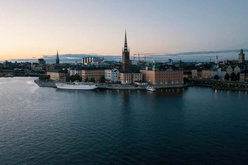 Stockholm: Highlights Guided Walking Tour - Starting outside Östermalm Saluhall, then seeing how the city connects