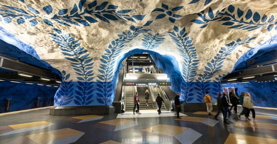 Stockholm Metro Tour - Meeting Karl XII and finding your way to Kungsträdgården