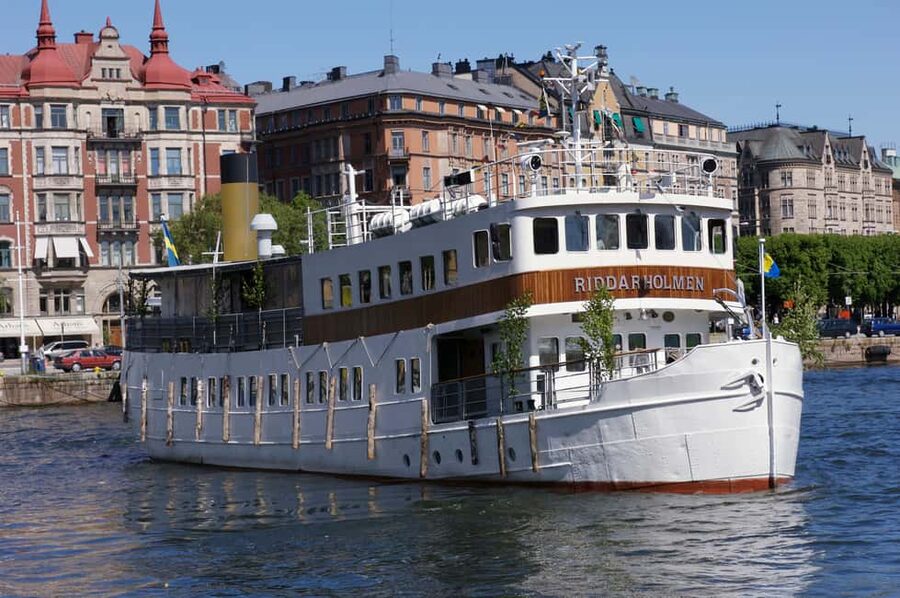 Stockholm: Midsummer Archipelago Boat Tour Live Guide - A smooth 2.5-hour ride built for Midsummer vibes