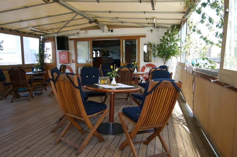 Stockholm: Midsummer Archipelago Boat Tour Live Guide - What the live guide actually adds (besides facts)