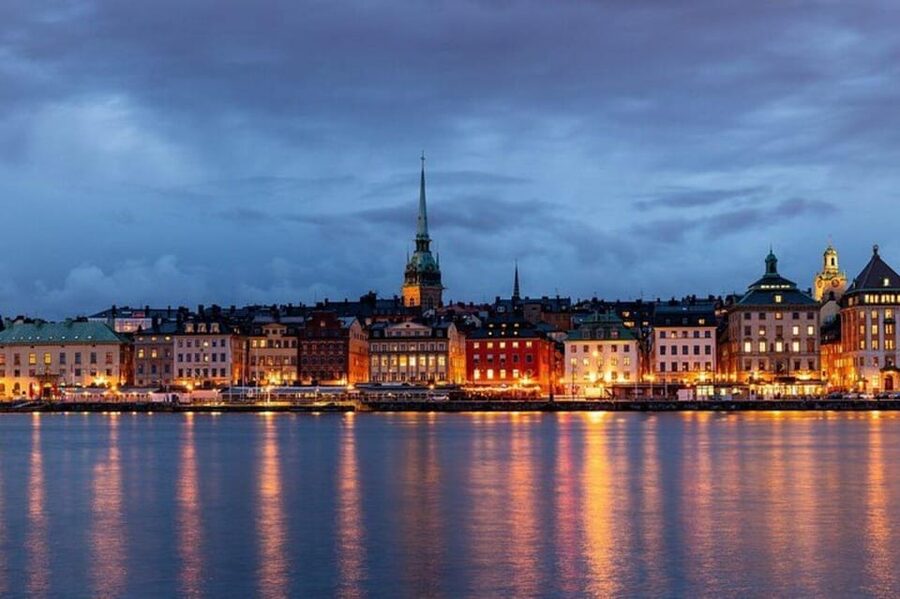 Stockholm: Must-See Attractions Walking Tour with a Guide - Key highlights at a glance