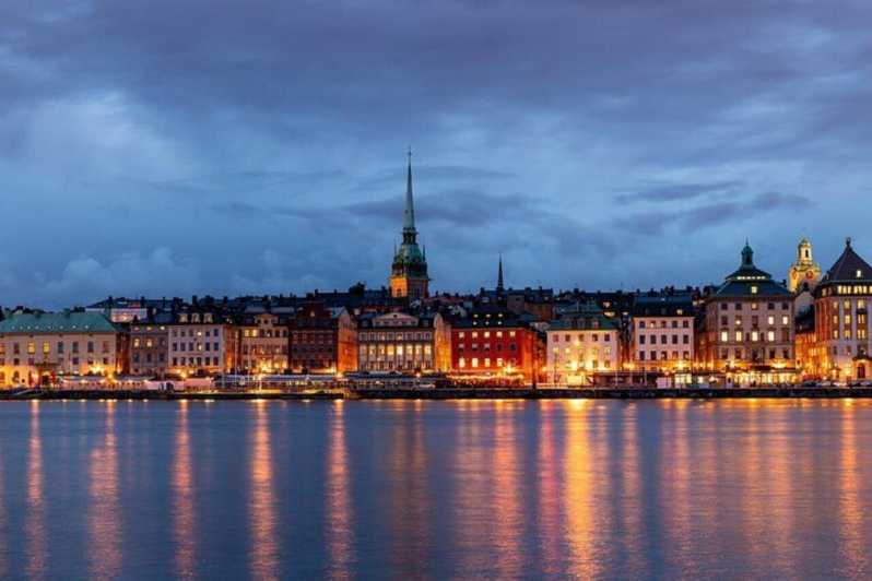 Stockholm: Must-See Attractions Walking Tour with a Guide - Why a 3-hour Stockholm highlights walk is a smart move