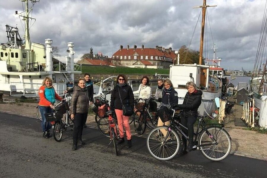 Stockholm: Must-See Attractions Walking Tour with a Guide - Ending at the Royal Swedish Opera, culture in walking range