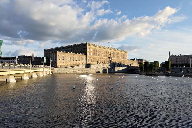 Stockholm Must See - Old Town, boat + Vasa Museum 3h small group - Stortorget and Prästgatan, where Old Town history gets sharp