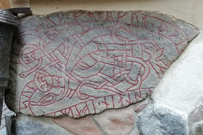 Stockholm Old Town and the Viking Museum, a Small Group Walking Tour - Meeting point, start time, and pacing through Gamla Stan