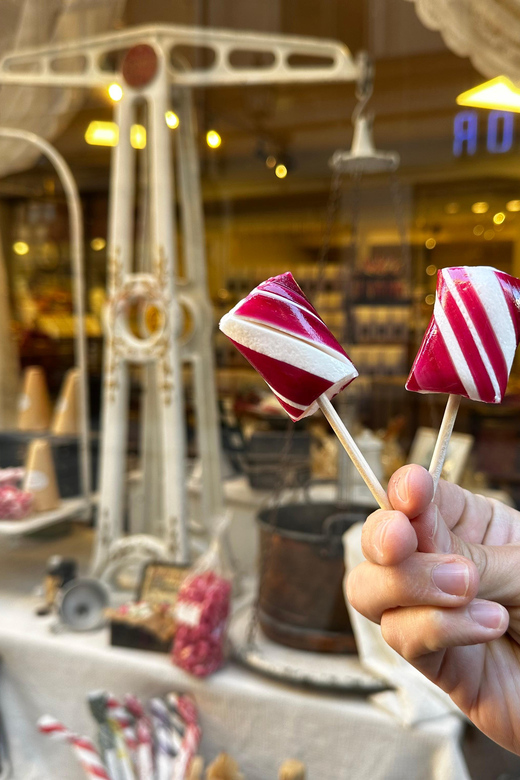 Stockholm: Old Town Food Tour of 7 Locals Favorites Tastings - Pacing, rest moments, and what a small group really feels like