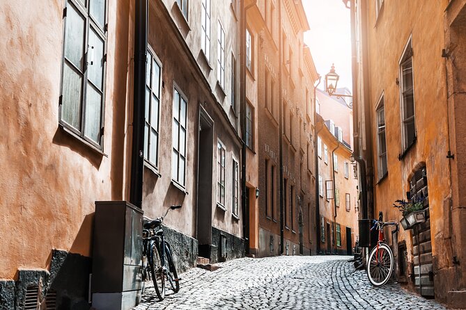 Stockholm Old Town Gamla Stan, Historic Walking Tour, Small group - Finska Kyrkan Courtyard and Storkyrkan Views: Churches Without the Long Wait