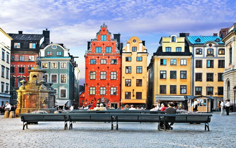 Stockholm: Old Town Highlights Private Walking Tour - The meeting point: Järntorgsbrunnen sets you up for an Old Town morning