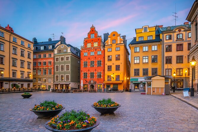 Stockholm Old Town Highlights, Royal Palace, Vasa Museum Tour - Starting at Järntorgsbrunnen, then finding Old Town fast