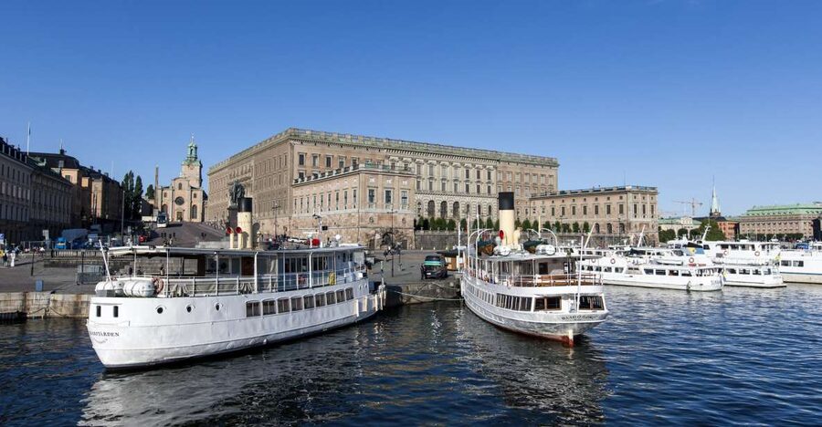 Stockholm: Old Town Walking Tour w/ Vasa Museum & Boat Ride - Walking Old Town: the monuments you’ll actually remember