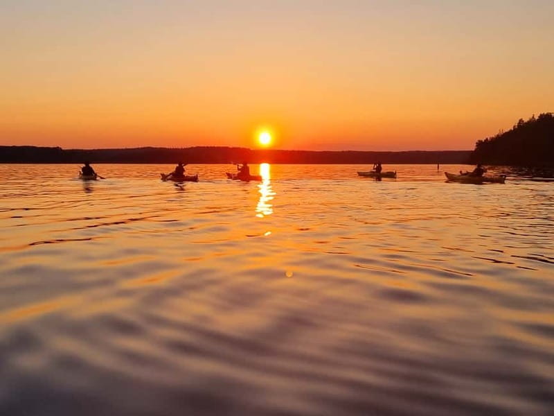 Stockholm: Sunset Kayak Tour on Lake Mälaren with Tea & Cake - Safety briefing and kayak setup: how they help first-timers feel steady