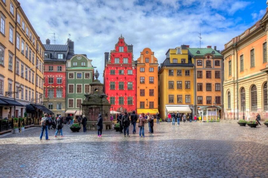 Stockholm: Walking tour of Gamla Stan, the Old Town - Royal Palace area viewing, seeing power without the full-day commitment