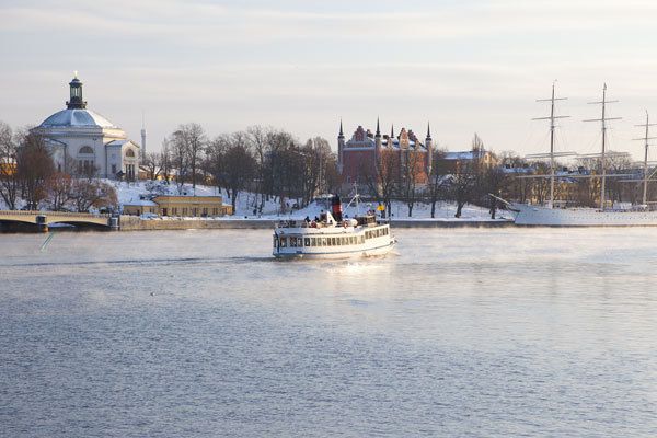 Stockholm: Winter Boat Tour with Guide - M/S Angantyr and the Comfort Game: Warm Inside, Great Views Outside