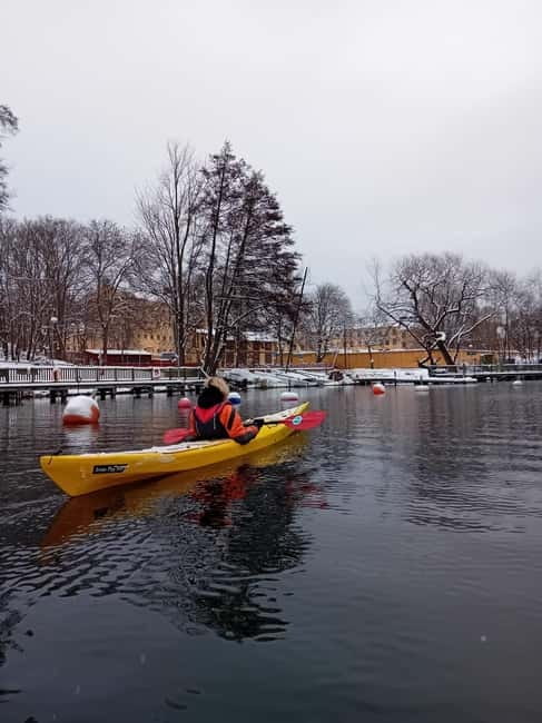 Stockholm: Winter Kayaking Tour through the City Centre - The safety briefing, and how it shapes your confidence
