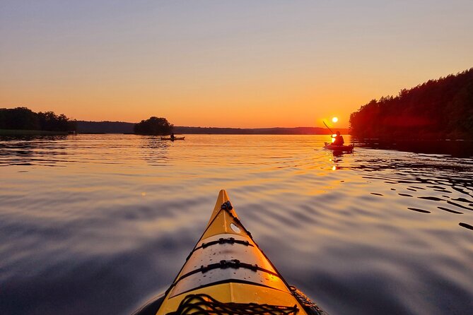 Sunset kayak tour with fika on Stockholms lakeside - Getting there: near public transportation, with a mobile ticket