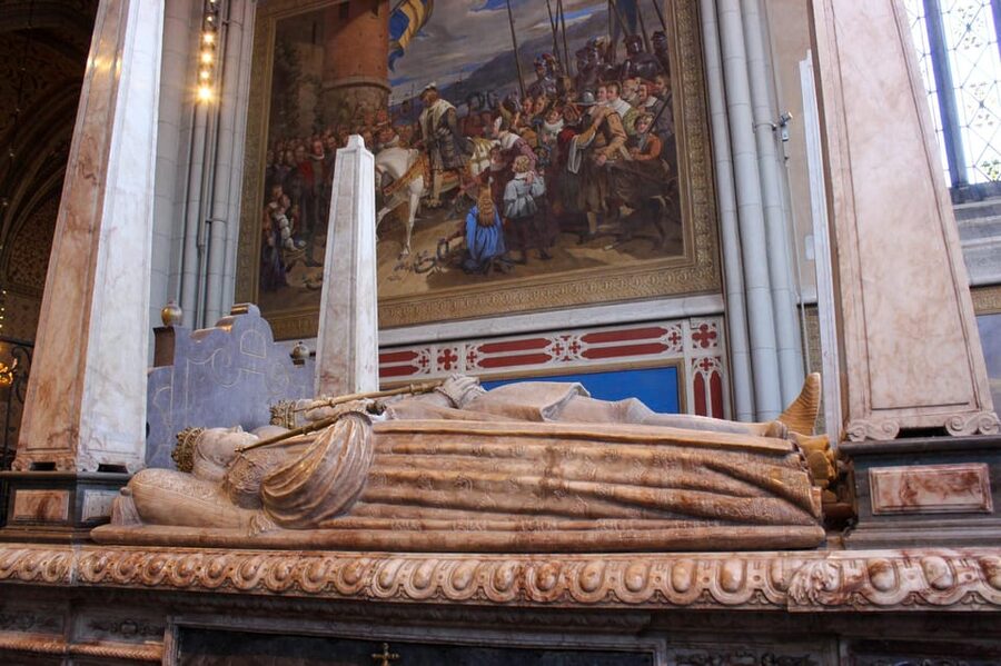 Uppsala: City Highlights and Hidden Gems Walking Tour - Uppsala Cathedral: Donation Entry Plus Big Swedish Storylines