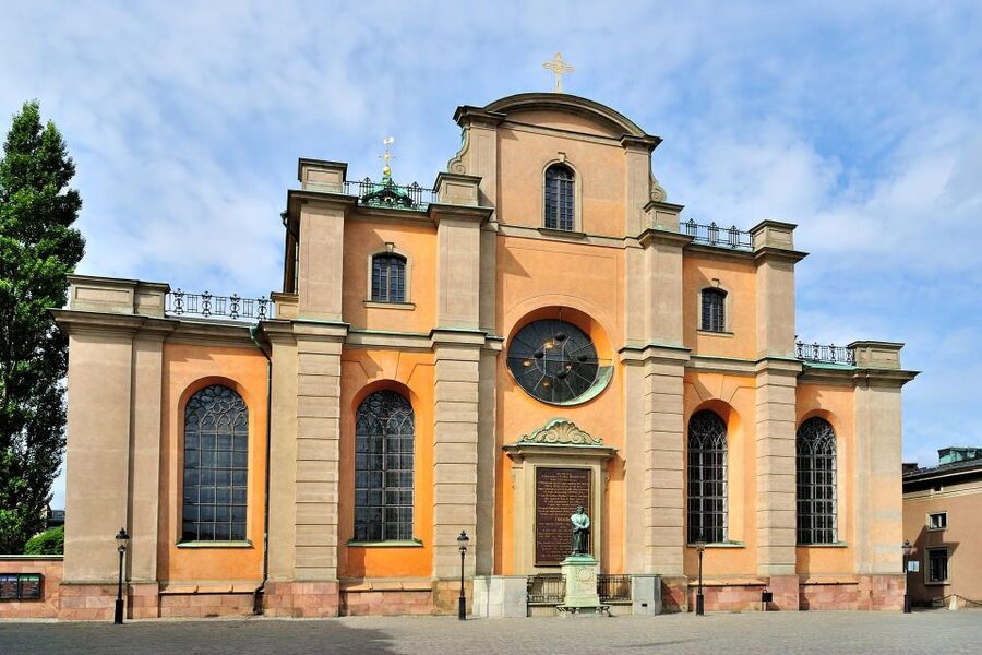 World War II Stockholm Old Town Walking Tour and Army Museum - The Army Museum stop: what you gain in the 3-hour tour option